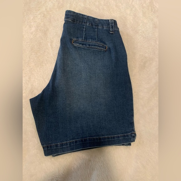 Lee Women's Dark Blue Denim Shorts - Picture 2 of 5